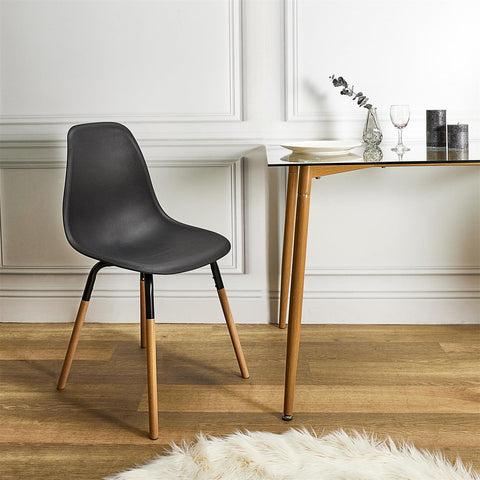 Chaise noire Scandinave design